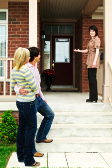 How to Ready the Outside of Your Home to Be Seen by Buyers